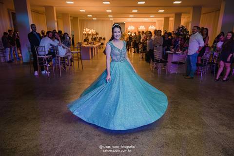 Vestido para festa de 15 anos ou Recepção de 15 anos realizado no Clube Campestre de São Gotardo-MG.'