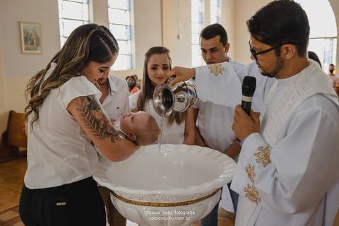 Batizado no Santuário de Guarda dos Ferreiros, São Gotardo-MG. Batismo realizado sempre no horário das 11:00 logo após a missa do domingo.'