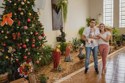 Fotografia de batismo durante o Natal no Santuário de Guarda dos Ferreiros.'