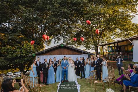 Espaço Family localizado na cidade de São Gotardo-MG. Fotografia de casamento realizado ao ar livre no sítio Espaço Family'