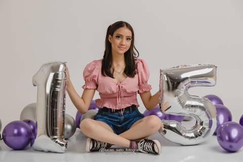 Foto de book de 15 anos no Estúdio Lucas Sato-Fotografia localizado em São Gotardo-MG.'