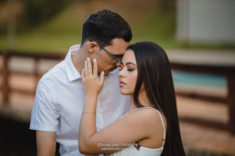 Foto de casal para Quadro emoldurado 70x100 cm do Fotógrafo profissional Lucas Sato-Fotografia.'
