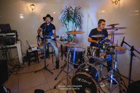 Banda e Cantor para festa de aniversário, Wellington Guimaraes e baterista Dadá de São Gotardo-MG.'