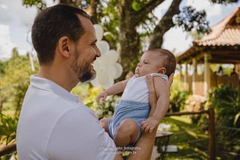 Foto do pai e filho, amor incondicional. Fotografia realizada pelo fotógrafo profissional Lucas Sato-Fotografia'