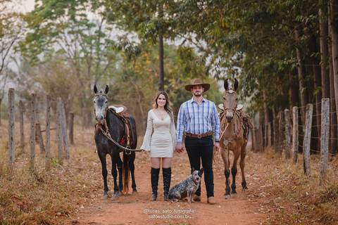 Ensaio pre wedding com cavalos realizado na região de Tiros pela fotógrafo recomendado Lucas Sato-Fotografia.'