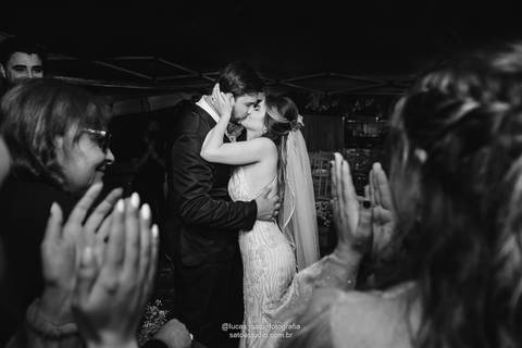 Casamento na chuva realizado em São Gotardo-MG pelo fotógrafo recomendado da região, Lucas Sato-Fotografia'