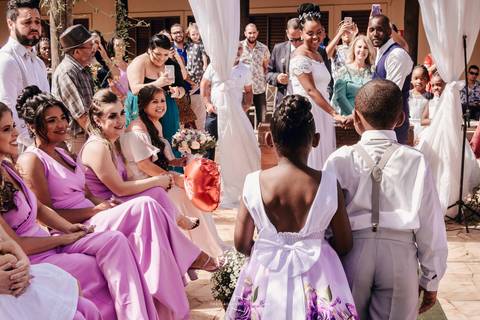 daminha de honra e pajem no casamento negros'