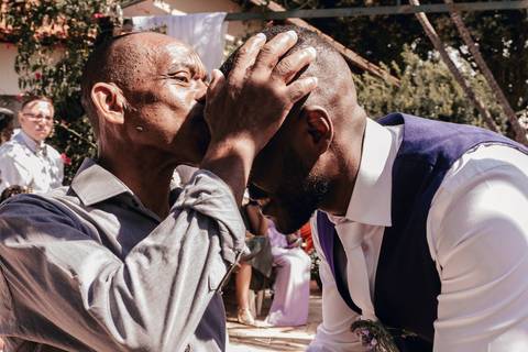 cumprimento dos padrinhos e pais na cerimonia de casamento dos noivos rafaela e raphael apartamento em araraquara-sp'