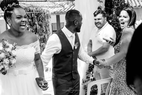 cumprimento dos padrinhos e pais na cerimonia de casamento dos noivos rafaela e raphael apartamento em araraquara-sp'