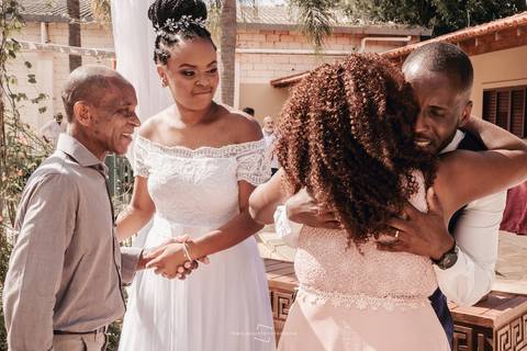 cumprimento dos padrinhos e pais na cerimonia de casamento dos noivos rafaela e raphael apartamento em araraquara-sp'