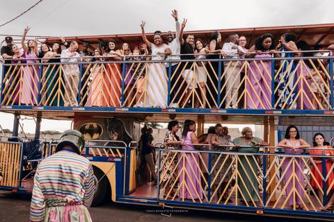 carreta furação no dia do casamento em araraquara passeia pela cidade e fotógrafa registra todos os momentos apartamento raphaela influencer em araraquara apartamento carreta furacão personagens divertimento na festa de casamento'