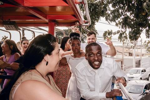 carreta furação no dia do casamento em araraquara passeia pela cidade e fotógrafa registra todos os momentos apartamento raphaela influencer em araraquara apartamento carreta furacão personagens divertimento na festa de casamento'
