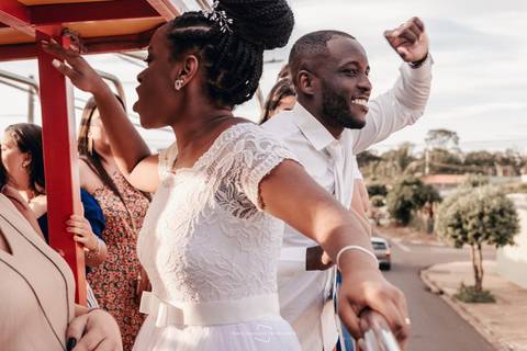 carreta furação no dia do casamento em araraquara passeia pela cidade e fotógrafa registra todos os momentos apartamento raphaela influencer em araraquara apartamento carreta furacão personagens divertimento na festa de casamento'