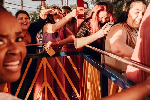 carreta furação no dia do casamento em araraquara passeia pela cidade e fotógrafa registra todos os momentos apartamento raphaela influencer em araraquara apartamento carreta furacão personagens divertimento na festa de casamento'