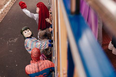 carreta furação no dia do casamento em araraquara passeia pela cidade e fotógrafa registra todos os momentos apartamento raphaela influencer em araraquara apartamento carreta furacão personagens divertimento na festa de casamento'