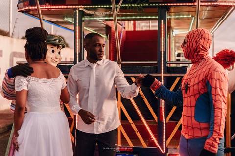 carreta furação no dia do casamento em araraquara passeia pela cidade e fotógrafa registra todos os momentos apartamento raphaela influencer em araraquara apartamento carreta furacão personagens divertimento na festa de casamento'