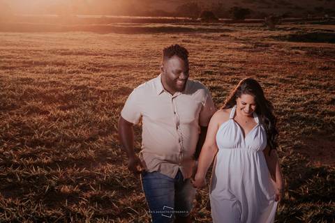 ensaio de casal no por do sol - fotografia autoral, espontânea e criativa na cidade de bauru-sp - fotografa Thais Augusto Fotografia'