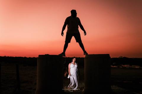 fotógrafa Thais augusto fotografia faz ensaio fotográfico de noivos no por do sol em bauru-sp'