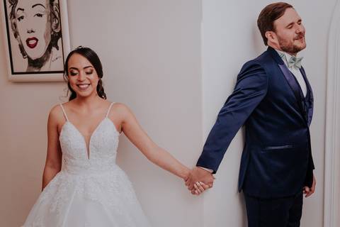 casamento cate e bruno, making of da noiva com as madrinha no salão de cabelereiro MAISON em Bauru-SP Marcelo biscalchin make e fotógrafa de casamento Thais Augusto Fotografia registra tudo de forma natural, e teve first touch entre os noivos'