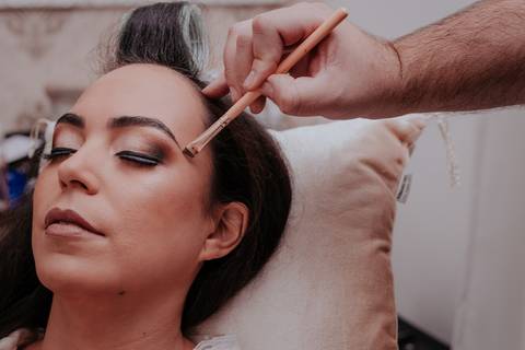 casamento cate e bruno, making of da noiva com as madrinha no salão de cabelereiro MAISON em Bauru-SP Marcelo biscalchin make e fotógrafa de casamento Thais Augusto Fotografia registra tudo de forma natural, espontâneo e criativa e mto amor'