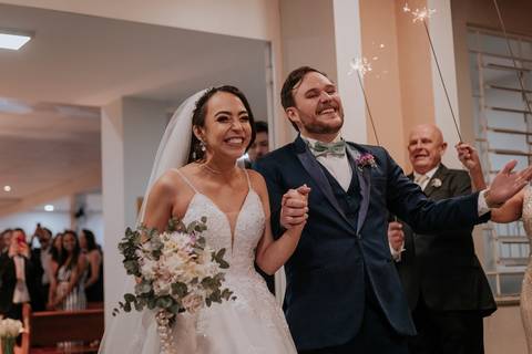 saida da igreja dos noivos '