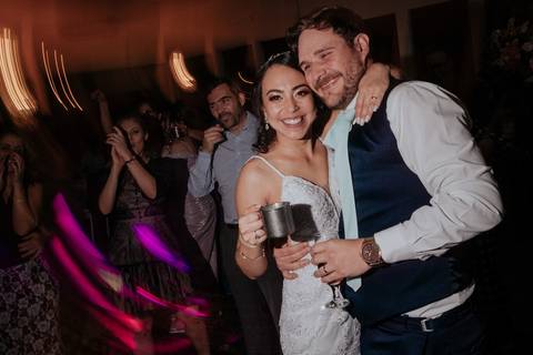 balada dos noivos fotos com luzes momento de curtir a dois na festa de casamento'