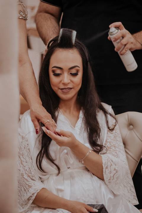 casamento cate e bruno, making of da noiva com as madrinha no salão de cabelereiro MAISON em Bauru-SP Marcelo biscalchin make e fotógrafa de casamento Thais Augusto Fotografia registra tudo de forma natural, espontâneo e criativa e mto amor'