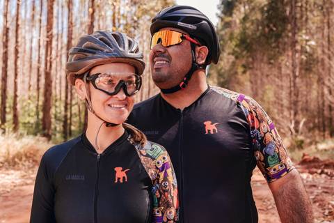 cachorro, casal, noivos, pré-wedding, ensaio de casal, bike, fotógrafa de casamento, thais augusto fotografia fotografa autoral ensaio personalizado, cachorro, bike, trilha, trilha do linhão, cemiterio lauro de sousa lima, bauru, noivos casal foto casal'