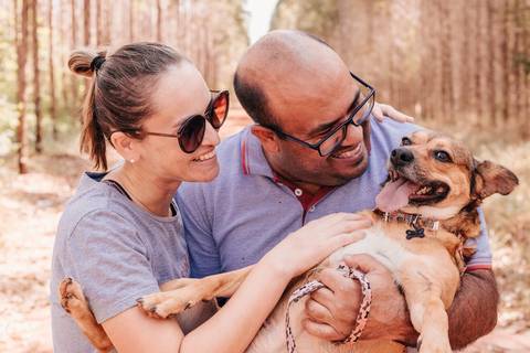 cachorro, casal, noivos, pré-wedding, ensaio de casal, bike, fotógrafa de casamento, thais augusto fotografia fotografa autoral ensaio personalizado, cachorro, bike, trilha, trilha do linhão, cemiterio lauro de sousa lima, bauru, noivos casal foto casal'