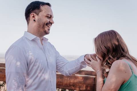 fotógrafa de casamento registra o casamento realizado no monte de botucatu interior de sp, com fotos espontâneas com amor'