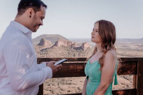 votos dos noivos em botucatu - noivo e noiva fazem votos de casamento na pedra do índio'