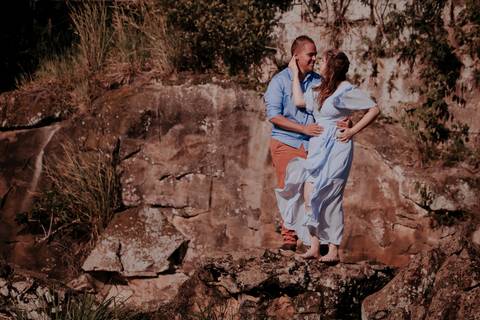 pré wedding casal na floresta nacional ipanema - fotos espontâneas e criativas luz e sombra fotógrafa de casamento thais augusto fotografia fotógrafa de bauru, ensaio realizado na cidade de sorocaba-sp casamento casais fotos de casais fotos de casamento'