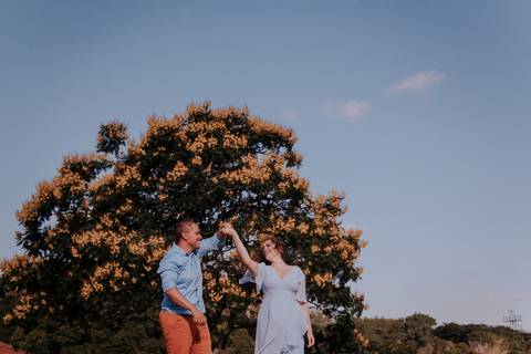 pré wedding casal na floresta nacional ipanema - fotos espontâneas e criativas luz e sombra fotógrafa de casamento thais augusto fotografia fotógrafa de bauru, ensaio realizado na cidade de sorocaba-sp casamento casais fotos de casais fotos de casamento'