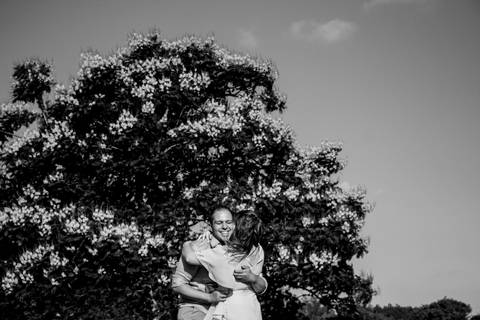 pré wedding casal na floresta nacional ipanema - fotos espontâneas e criativas luz e sombra fotógrafa de casamento thais augusto fotografia fotógrafa de bauru, ensaio realizado na cidade de sorocaba-sp casamento casais fotos de casais fotos de casamento'