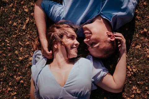 pré wedding casal na floresta nacional ipanema - fotos espontâneas e criativas luz e sombra fotógrafa de casamento thais augusto fotografia fotógrafa de bauru, ensaio realizado na cidade de sorocaba-sp casamento casais fotos de casais fotos de casamento'