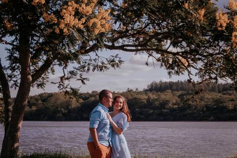 pré wedding casal na floresta nacional ipanema - fotos espontâneas e criativas luz e sombra fotógrafa de casamento thais augusto fotografia fotógrafa de bauru, ensaio realizado na cidade de sorocaba-sp casamento casais fotos de casais fotos de casamento'