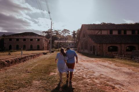 pré wedding casal na floresta nacional ipanema - fotos espontâneas e criativas luz e sombra fotógrafa de casamento thais augusto fotografia fotógrafa de bauru, ensaio realizado na cidade de sorocaba-sp casamento casais fotos de casais fotos de casamento'