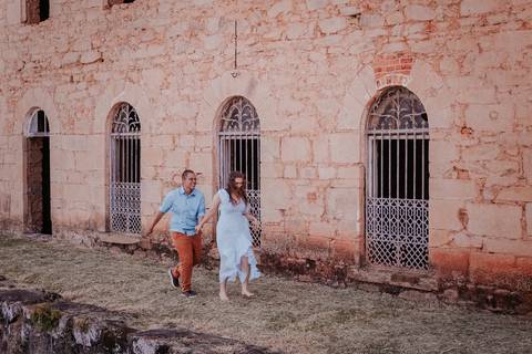 pré wedding casal na floresta nacional ipanema - fotos espontâneas e criativas luz e sombra fotógrafa de casamento thais augusto fotografia fotógrafa de bauru, ensaio realizado na cidade de sorocaba-sp casamento casais fotos de casais fotos de casamento'