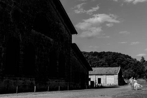 pré wedding casal na floresta nacional ipanema - fotos espontâneas e criativas luz e sombra fotógrafa de casamento thais augusto fotografia fotógrafa de bauru, ensaio realizado na cidade de sorocaba-sp casamento casais fotos de casais fotos de casamento'