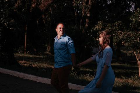 pré wedding casal na floresta nacional ipanema - fotos espontâneas e criativas luz e sombra fotógrafa de casamento thais augusto fotografia fotógrafa de bauru, ensaio realizado na cidade de sorocaba-sp casamento casais fotos de casais fotos de casamento'