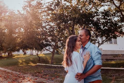 pré wedding casal na floresta nacional ipanema - fotos espontâneas e criativas luz e sombra fotógrafa de casamento thais augusto fotografia fotógrafa de bauru, ensaio realizado na cidade de sorocaba-sp casamento casais fotos de casais fotos de casamento'