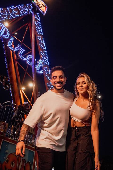 bauru shopping ensaio de casal de influencers e tiktok em bauru fotógrafa registra momentos divertidos no parque de diversão vitinhos park - bauru shopping @marcelocomcelo tiktok bauru roda gigante em bauru vitinhos park vitinho parque'