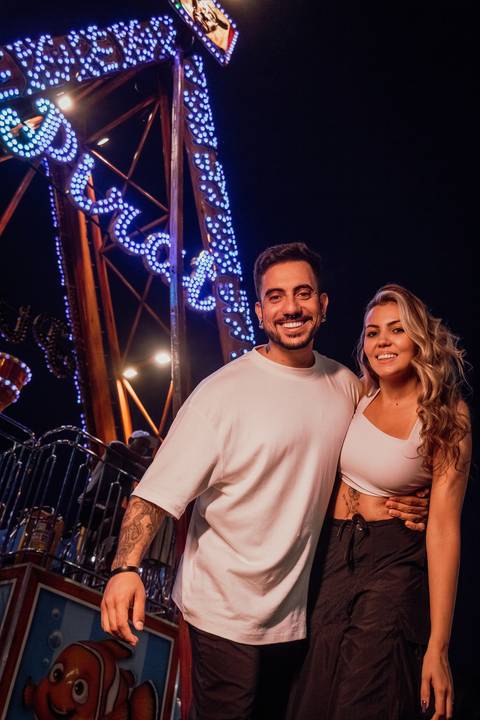 bauru shopping ensaio de casal de influencers e tiktok em bauru fotógrafa registra momentos divertidos no parque de diversão vitinhos park - bauru shopping @marcelocomcelo tiktok bauru roda gigante em bauru vitinhos park vitinho parque'