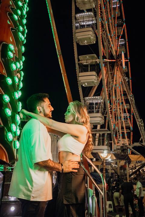 bauru shopping ensaio de casal de influencers e tiktok em bauru fotógrafa registra momentos divertidos no parque de diversão vitinhos park - bauru shopping @marcelocomcelo tiktok bauru roda gigante em bauru vitinhos park vitinho parque'