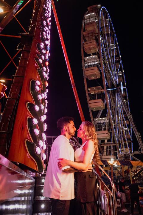 bauru shopping ensaio de casal de influencers e tiktok em bauru fotógrafa registra momentos divertidos no parque de diversão vitinhos park - bauru shopping @marcelocomcelo tiktok bauru roda gigante em bauru vitinhos park vitinho parque'