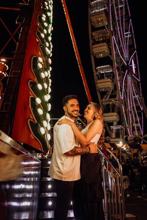 bauru shopping ensaio de casal de influencers e tiktok em bauru fotógrafa registra momentos divertidos no parque de diversão vitinhos park - bauru shopping @marcelocomcelo tiktok bauru roda gigante em bauru vitinhos park vitinho parque'