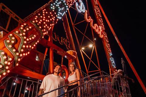 bauru shopping ensaio de casal de influencers e tiktok em bauru fotógrafa registra momentos divertidos no parque de diversão vitinhos park - bauru shopping @marcelocomcelo tiktok bauru roda gigante em bauru vitinhos park vitinho parque'