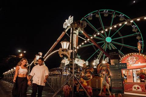parque no bauru shopping no estacionamento recebe casal de influencers e tik tok para ensaio de noivos noivado cheio de brincadeiras e diversão radical, fotógrafa de bauru de casamento faz fotos criativas em parque de diversão vitinho´s park parque vitinh'
