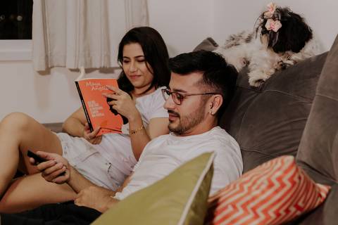 criativo, em life style com casal e cachorro de estimação na cidade de Bauru- fotografa de casamento emotiva, espontânea, criativa e autoral documental thais augusto'