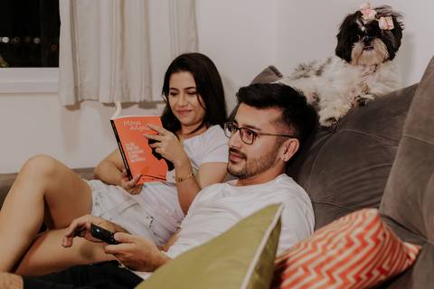 criativo, em life style com casal e cachorro de estimação na cidade de Bauru- fotografa de casamento emotiva, espontânea, criativa e autoral documental thais augusto'